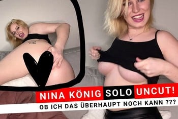 La bionda Nina-König si porta all'orgasmo