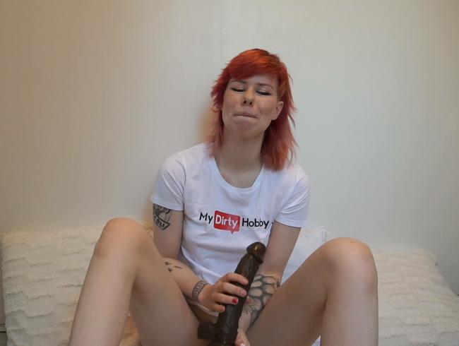 Elli-Young - XXL dildos fuck my wet pussy!