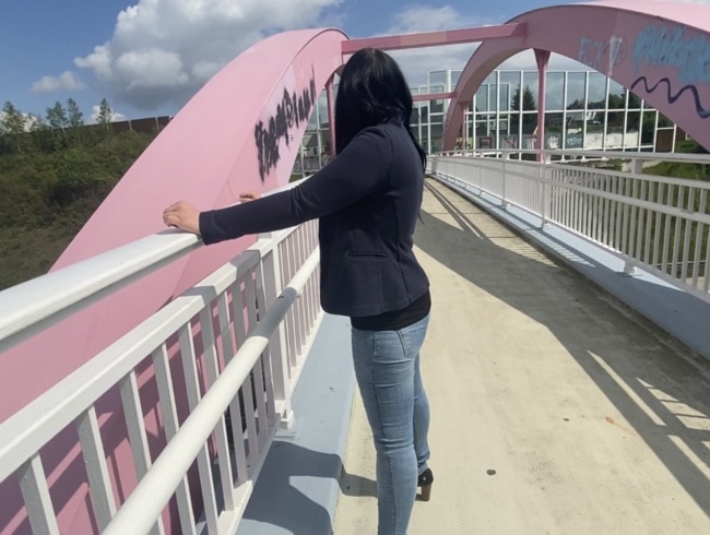 BonnyundClyde19 - Heftiger Public Piss auf der Autobahnbrücke