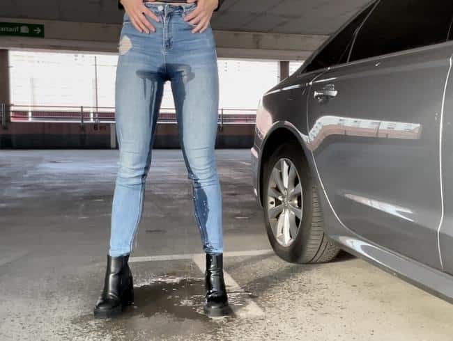Dollydyson @ Public Piss en mis jeans de cintura alta