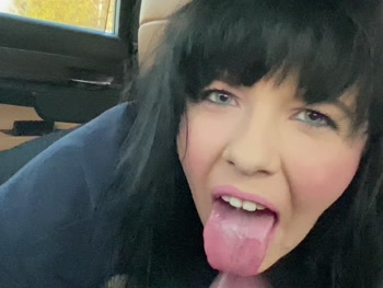 Blowjob in the car with pinadeluxe: 2 loads of cum for my greedy mouth!