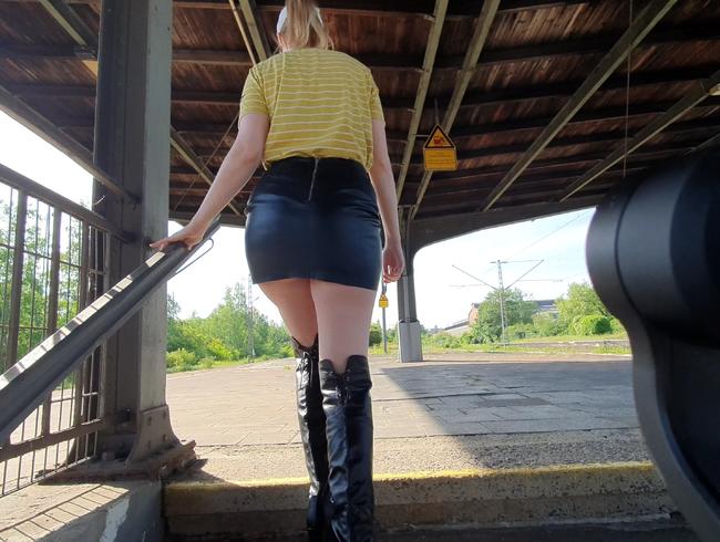 Public fuck date in the middle of the train station with LISA-SACK