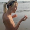 Miley Weasel - ¡Extraños completos follados en la playa!