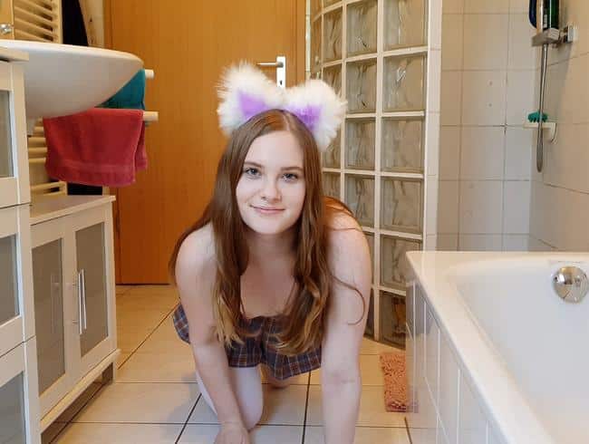 LovlyLuna - Cute kitty pisses for you
