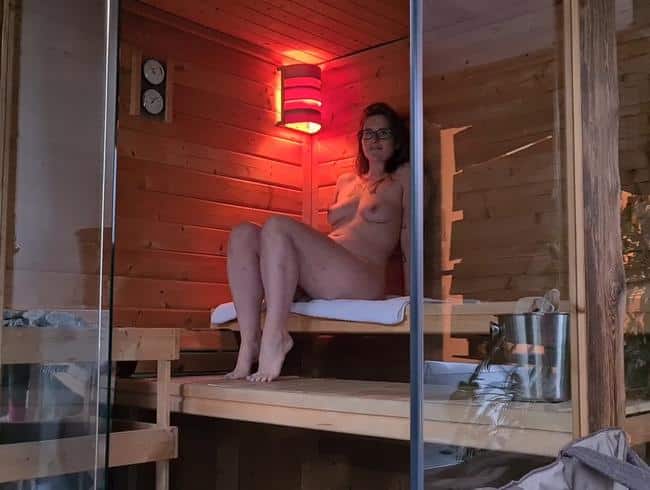 Orgasm in the public sauna @ JUST DIANA