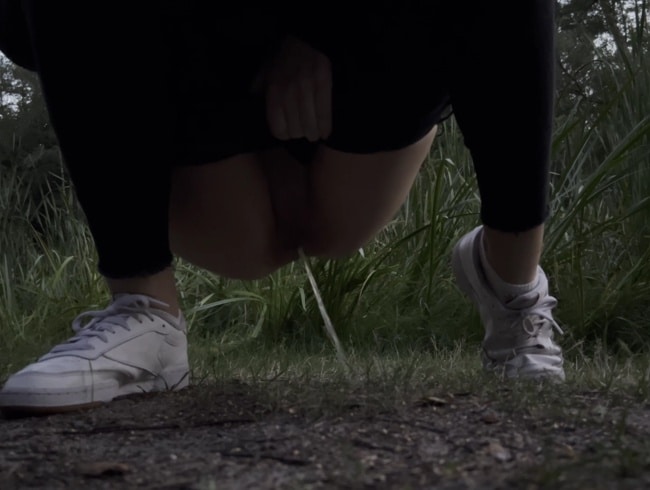 Outdoor piss in the woods with LinaLynn