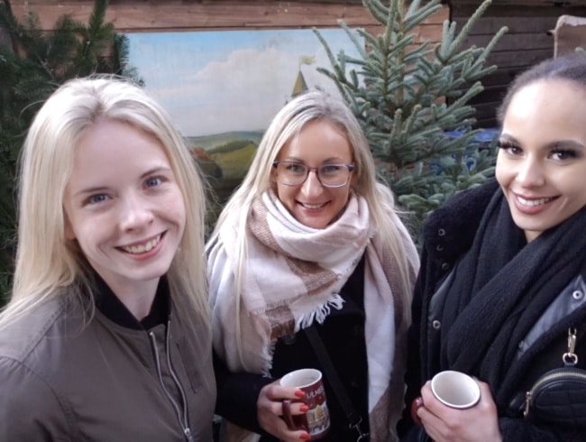 3 bitches at the Christmas market ;) [Student Aneta]