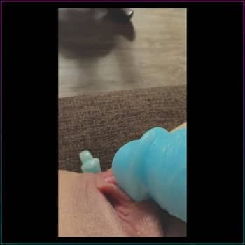JenniBabe - My pussy is leaking...
