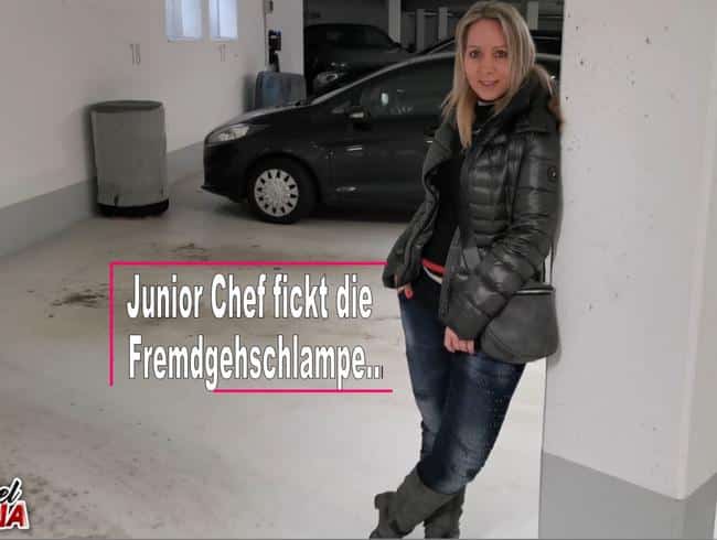 AnnabelMassina - Notgeile Bitch bumst den Junior Chef
