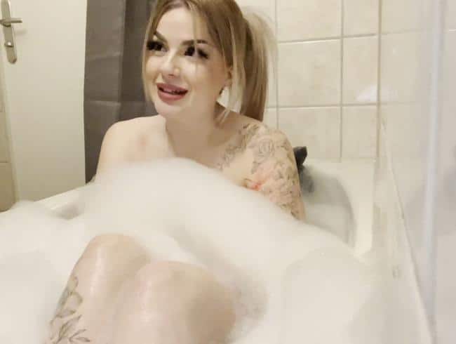 Bubble bath escalates @ Lea-Rose