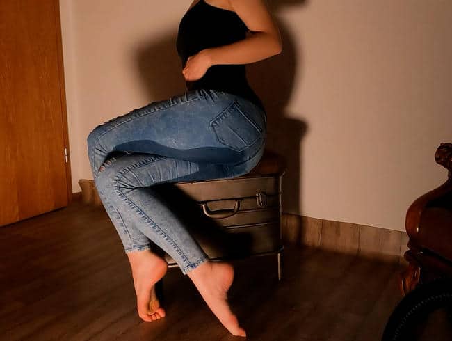 freakart: Cheeky piss right in my jeans!