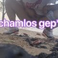 LenaMorino - Schamlos am Öffentlichen Strand gepisst