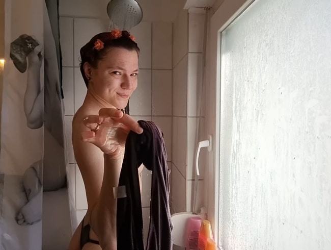 Awkward! Fail in the shower! (Anne-Eden)