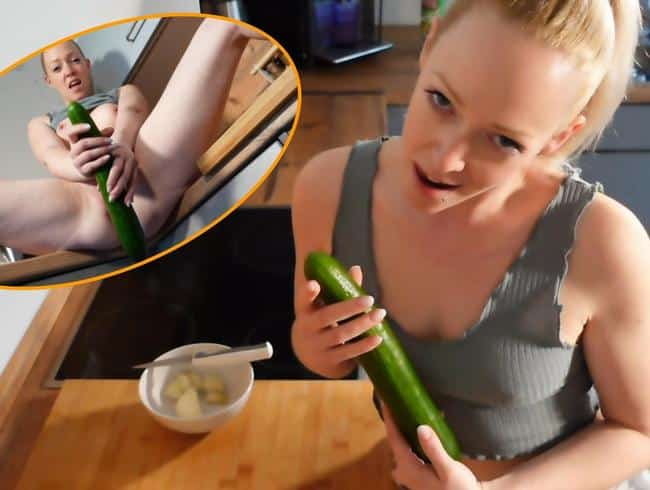 Kinky cucumber games with Lea-Kirsch
