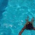 Karinle - Una troia in piscina