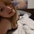 Blondine Lovely-mia hat ihren 1. Orgasmus vor der Cam