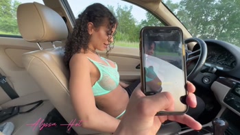 [Alyssa-Hot] We fuck in the car and the jogger watches
