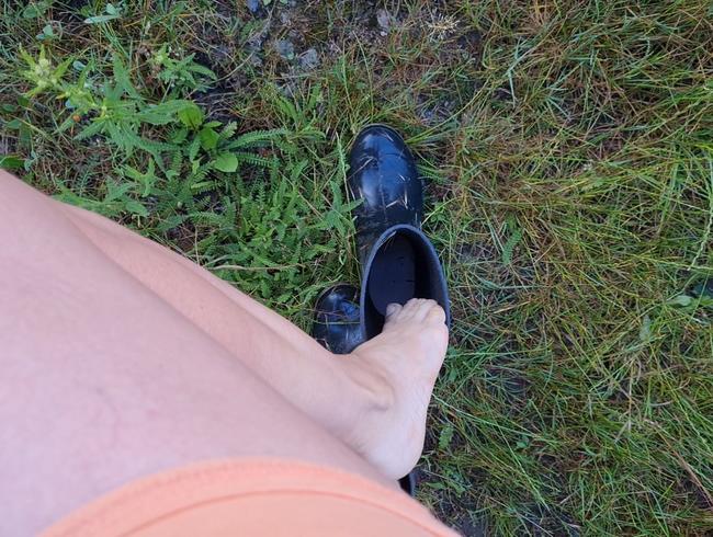 KleineLoewin80: En el bosque con botas de goma