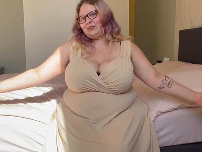 Finally 18! Newcomer Laura-BBW introduces herself