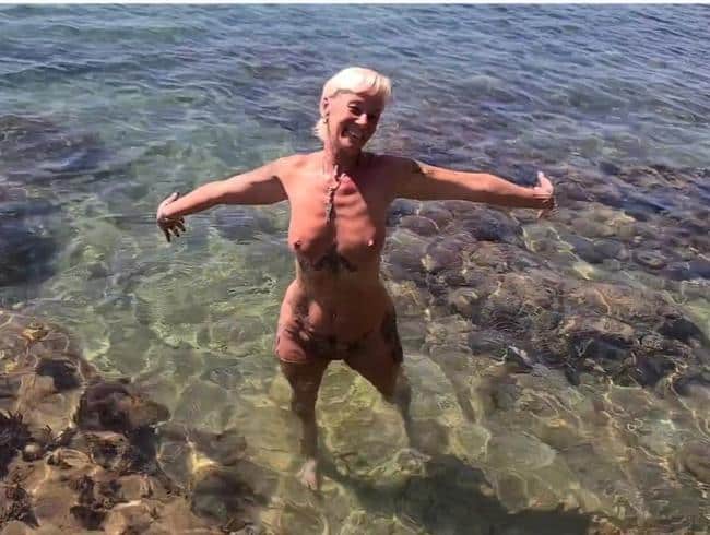 Swimming naked in the sea with LADY-ISABELL666