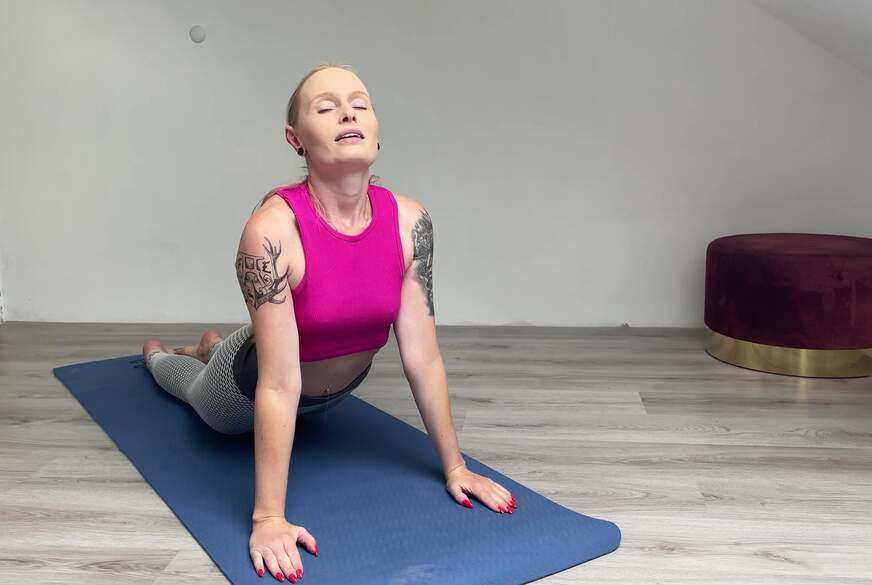 Profesora de yoga cabalgada por EMMA WOLF