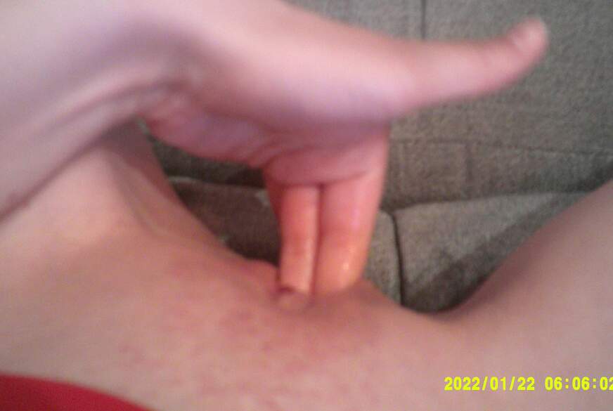 (Lucy1993) Mimar el coño con mis dedos