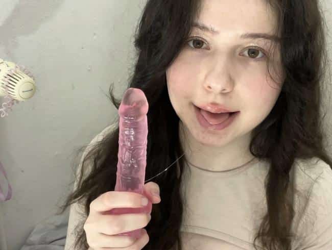 Daphne Dietz - This is what my perfect blowjob on a dildo looks like