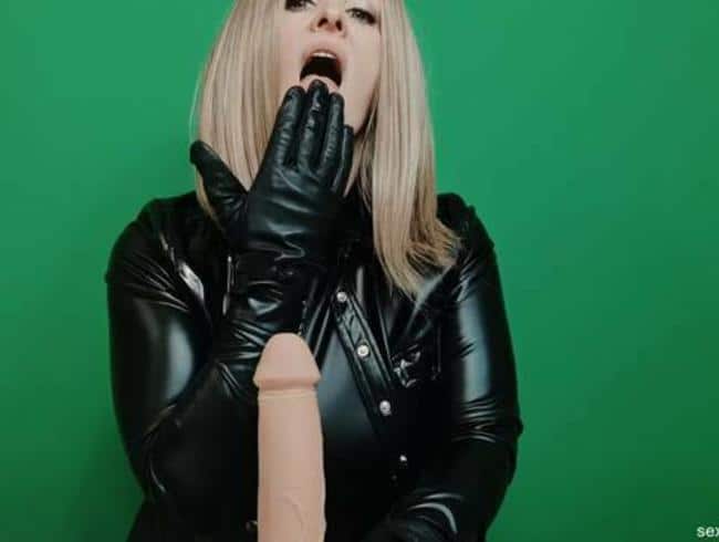 sexyvenushuegel - Extreme fuck from the leather hand