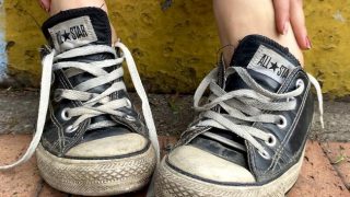 VelvetLiquid – Stehst du auf verschwitze Füße? Dann gönne dir meine Sneakers