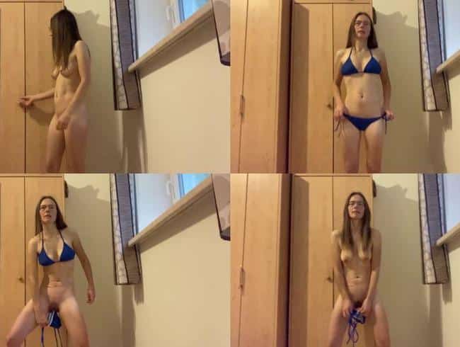 KarinaHH - Indossa un bikini (richiesta video)