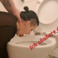 Laura05 - Ich muss die Toilette putzen..