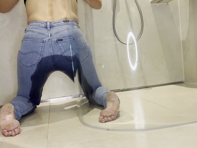 Jeans Affair - Pisser dans son jean après une soirée à l'hôtel