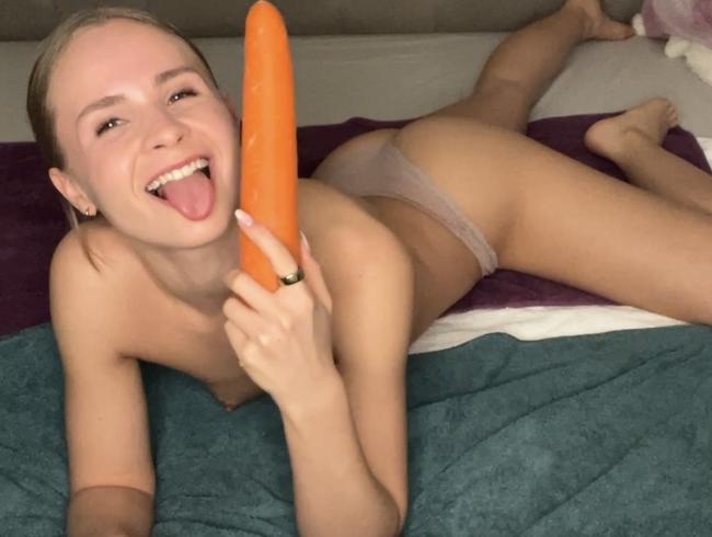 SweetGini - Gini home alone! Carrot 3-hole fuck instead of holiday dinner!
