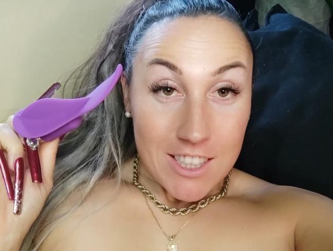 Sex toy test with THERESINA! The anal plug is super hot