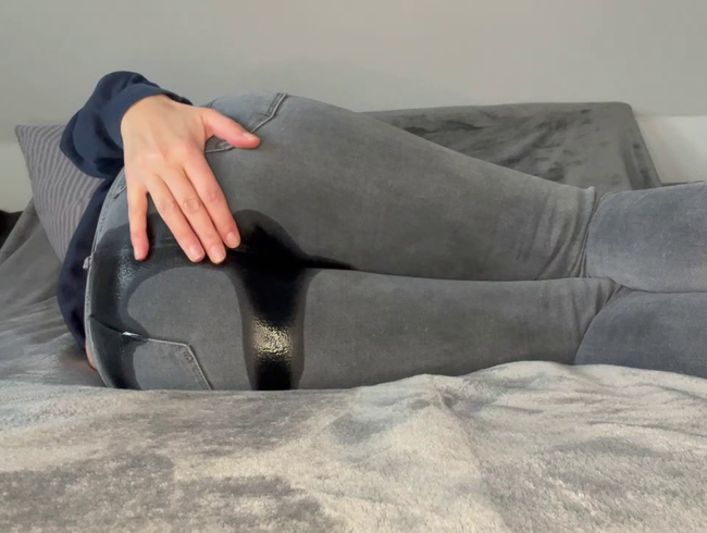 [Jeans Affair] Just pissed in the jeans and went to bed