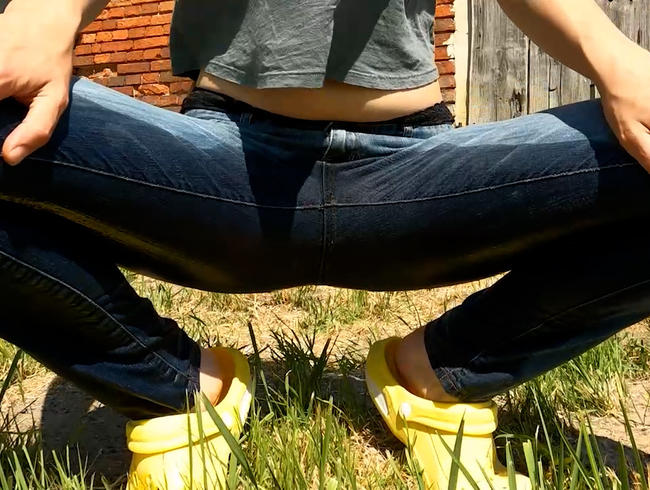 freakart: I'm pissing in my jeans outdoors again