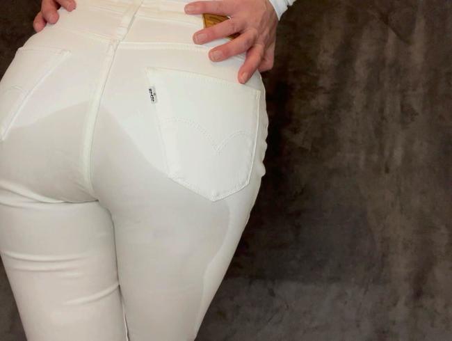 Jeans affair - pissing on nylons and white jeans