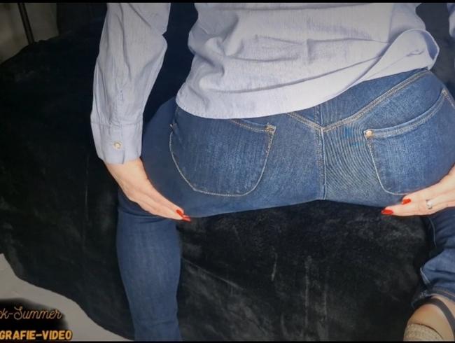 LenaBlackSummer - Mi culo lleno de jeans ajustados y calientes, no quieres desempacarlo... ¿verdad?