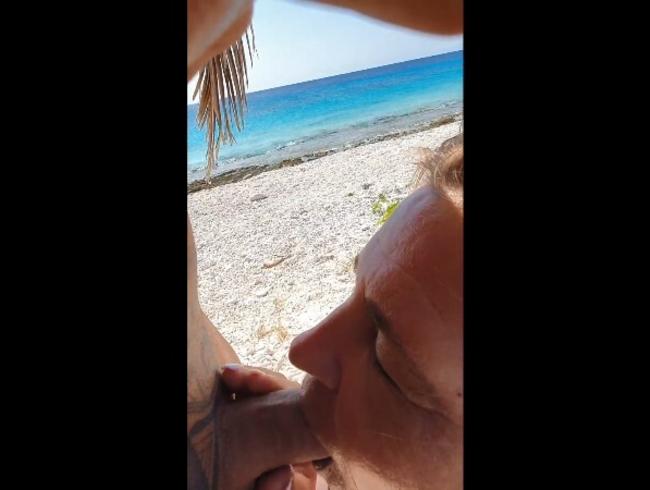 Video sul cellulare da JENNY-HARDT! Succhiare un cazzo sulla spiaggia