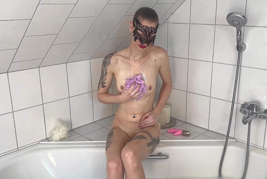 Solo fuck in the bathroom... will my stepbrother notice anything? (Hot Kathrin)