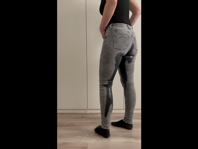 LetsWetting finalmente se vuelve a orinar en los jeans