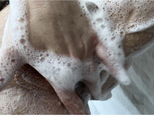 Schnell unter der Dusche die Lust befriedigen mit Feuchteklaudia38