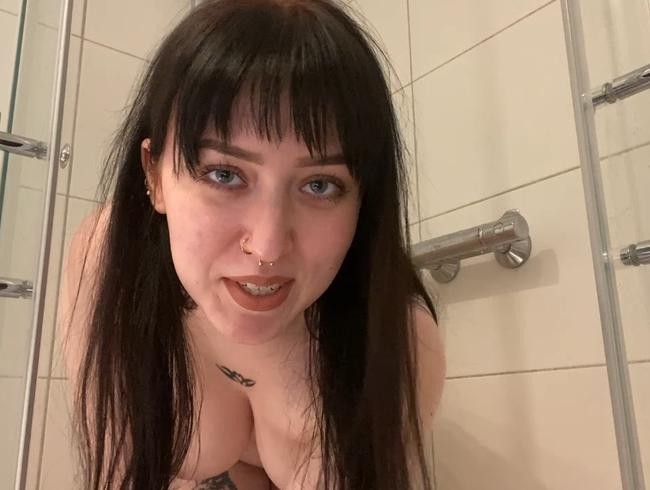 Hot fuck in the shower with Amy-Smiles! Are you joining in?