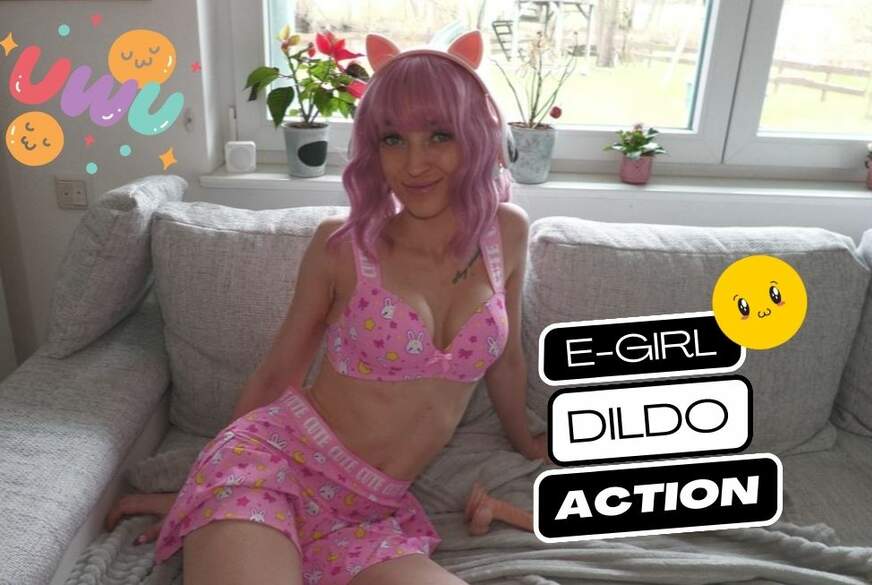 E-girl s'excite sur le canapé de CremeDeLaCreme